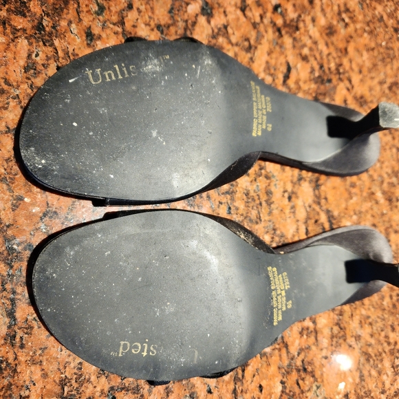 Unlisted Kenneth Cole Black Bow Heels. Size 6 1/2 - Picture 7 of 7